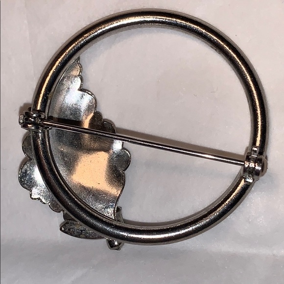 Minimalist circle/leaf brooch statement piece - Picture 5 of 8